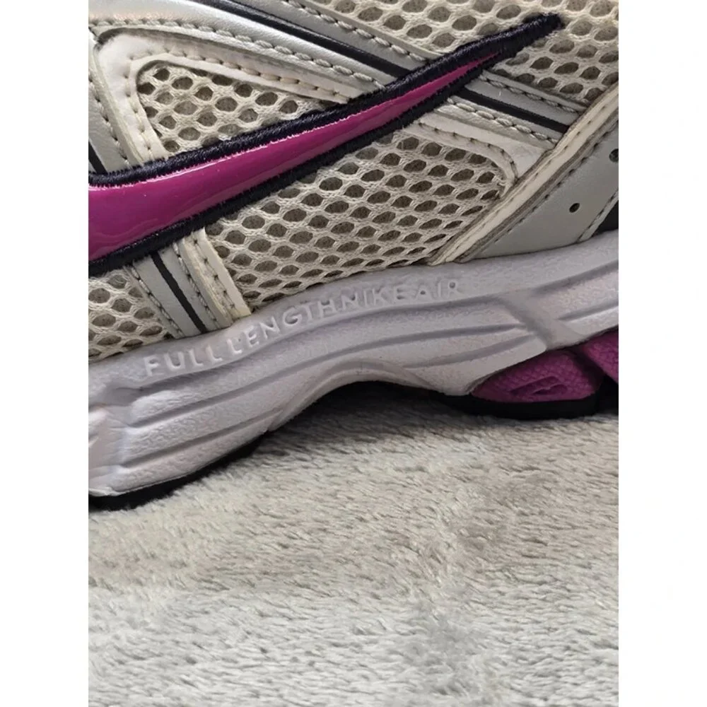 Nike womens pre